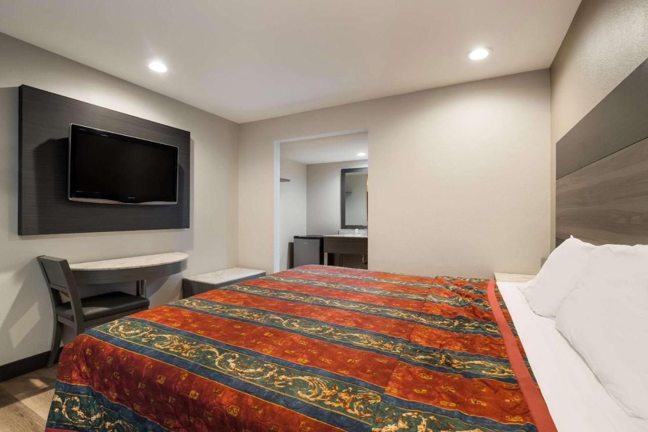 Rodeway Inn San Bernardino & Redlands Exterior photo